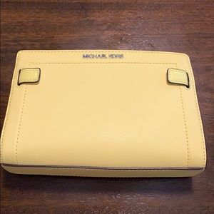 ❄️ NWT Michael Kors Crossbody‼️❄️